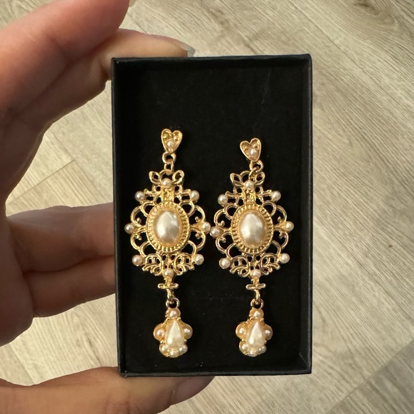 Pearl Vintage Earrings - Picture 3 of 4